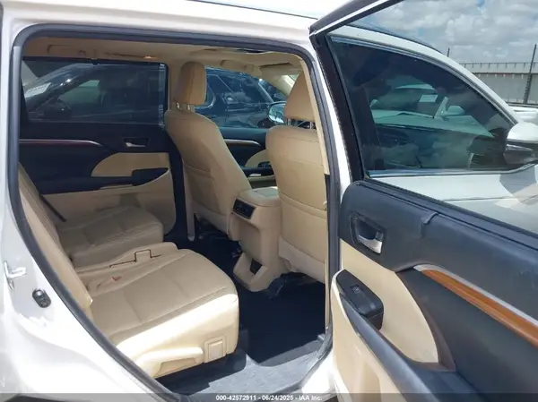 5TDYZRFH7JS251428 2018 TOYOTA HIGHLANDER - Image 8