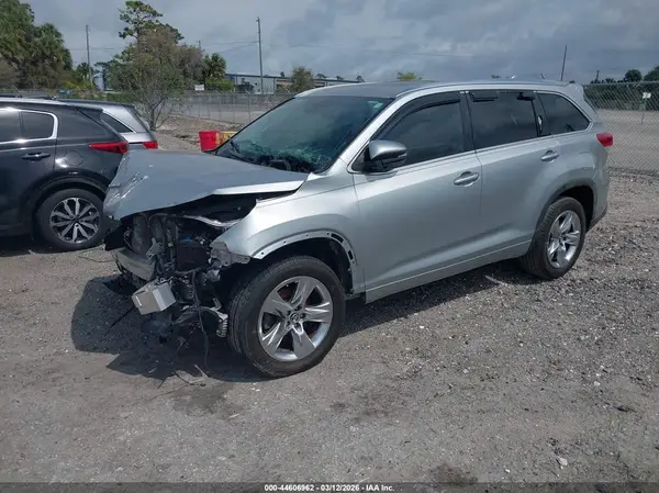 5TDYZRFH7JS257908 2018 TOYOTA HIGHLANDER - Image 2