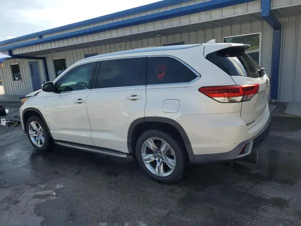 5TDYZRFH7JS259562 2018 TOYOTA HIGHLANDER - Image 2