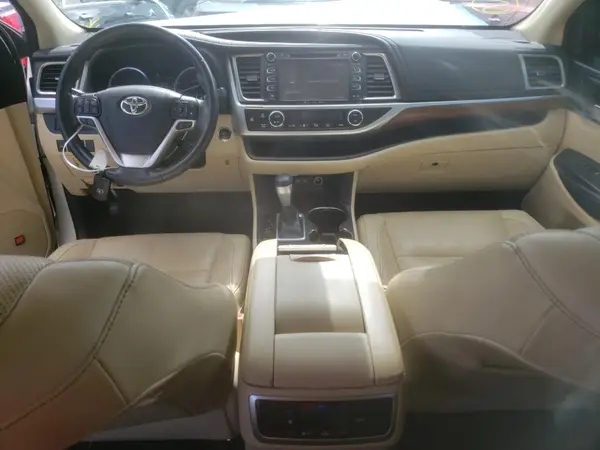 5TDYZRFH7JS259562 2018 TOYOTA HIGHLANDER - Image 8
