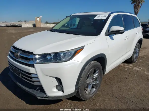 5TDYZRFH7JS264597 2018 TOYOTA HIGHLANDER - Image 2