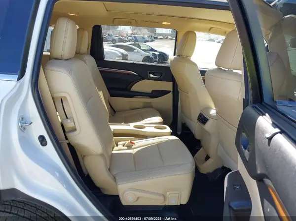 5TDYZRFH7JS264597 2018 TOYOTA HIGHLANDER - Image 8