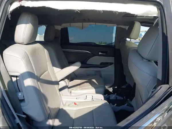 5TDYZRFH7JS265040 2018 TOYOTA HIGHLANDER - Image 8