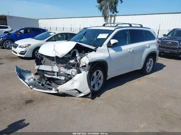 5TDYZRFH7JS271355 2018 TOYOTA HIGHLANDER - Image 2