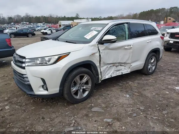 5TDYZRFH7JS282954 2018 TOYOTA HIGHLANDER - Image 2
