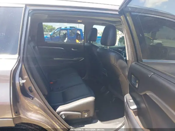 5TDYZRFH7KS342152 2019 TOYOTA HIGHLANDER - Image 8