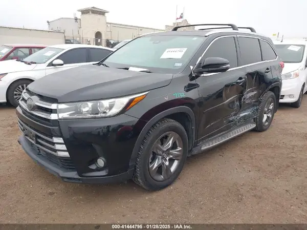5TDYZRFH8HS206976 2017 TOYOTA HIGHLANDER - Image 2