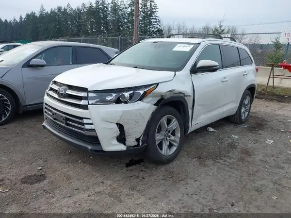 5TDYZRFH8HS209439 2017 TOYOTA HIGHLANDER - Image 2