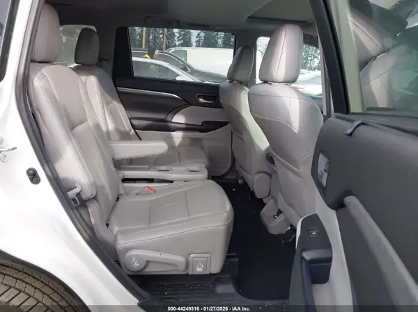 5TDYZRFH8HS209439 2017 TOYOTA HIGHLANDER - Image 8