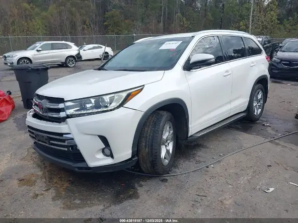 5TDYZRFH8JS238302 2018 TOYOTA HIGHLANDER - Image 2