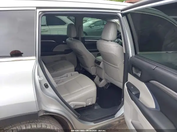 5TDYZRFH8JS239076 2018 TOYOTA HIGHLANDER - Image 8
