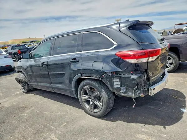 5TDYZRFH8JS249879 2018 TOYOTA HIGHLANDER - Image 2