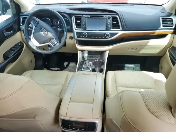5TDYZRFH8JS252832 2018 TOYOTA HIGHLANDER - Image 8