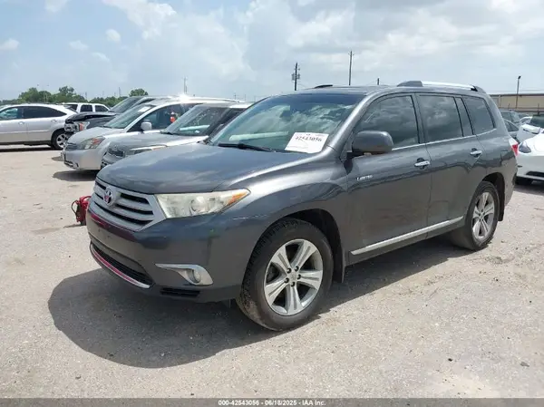 5TDYZRFH8JS272899 2018 TOYOTA HIGHLANDER - Image 2