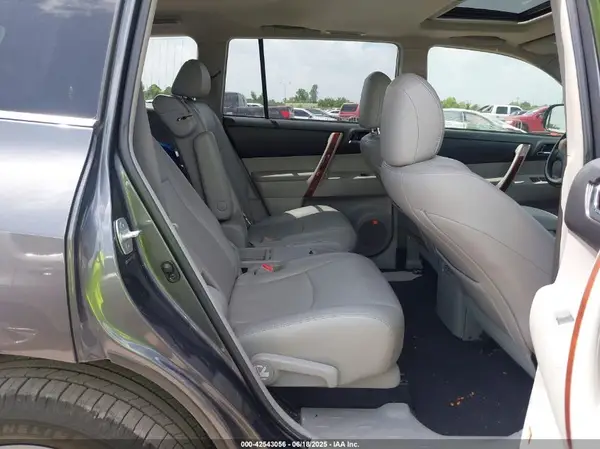 5TDYZRFH8JS272899 2018 TOYOTA HIGHLANDER - Image 8