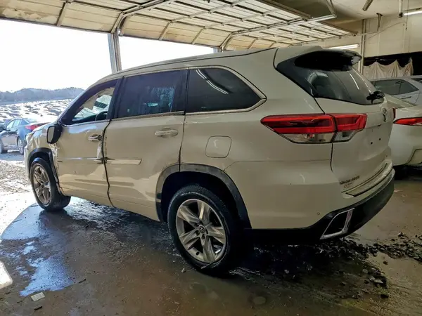 5TDYZRFH8JS280145 2018 TOYOTA HIGHLANDER - Image 2