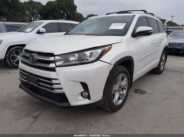 5TDYZRFH8JS288682 2018 TOYOTA HIGHLANDER - Image 2