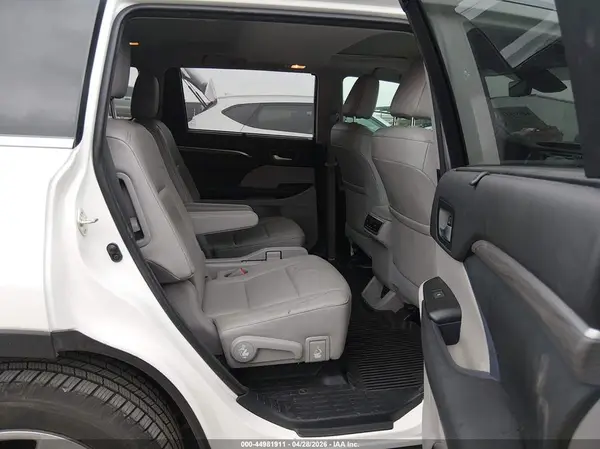 5TDYZRFH8JS288682 2018 TOYOTA HIGHLANDER - Image 8