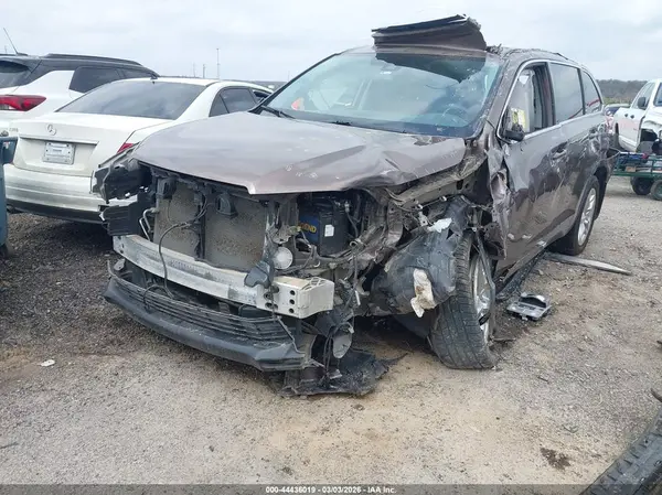 5TDYZRFH8KS367836 2019 TOYOTA HIGHLANDER - Image 2