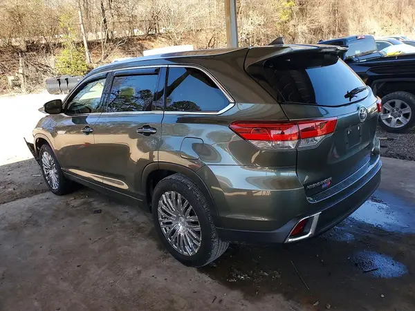 5TDYZRFH9HS195857 2017 TOYOTA HIGHLANDER - Image 2