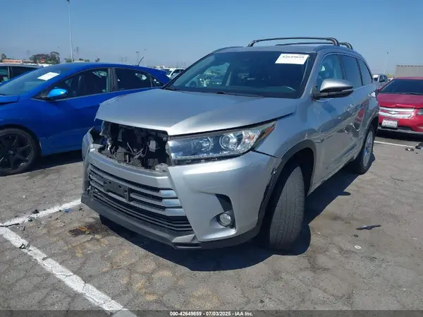 5TDYZRFH9HS195910 2017 TOYOTA HIGHLANDER - Image 2