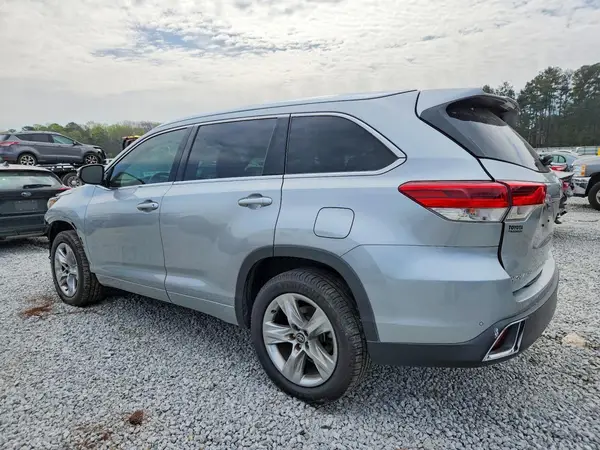 5TDYZRFH9HS196197 2017 TOYOTA HIGHLANDER - Image 2