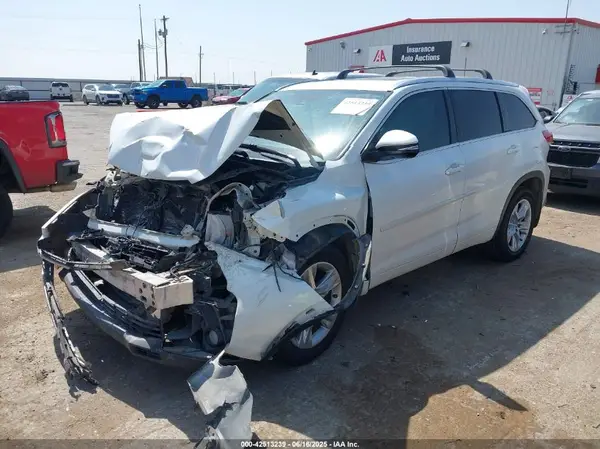 5TDYZRFH9HS198614 2017 TOYOTA HIGHLANDER - Image 2