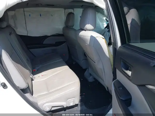 5TDYZRFH9HS198614 2017 TOYOTA HIGHLANDER - Image 8