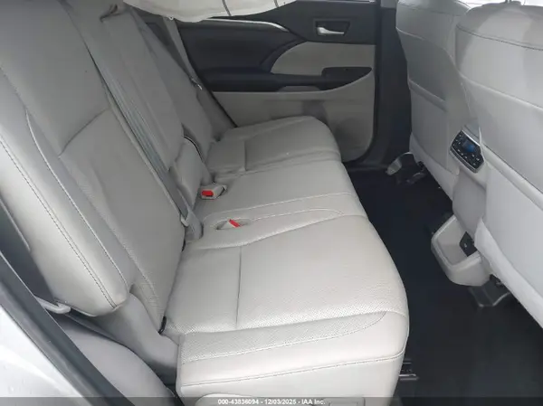 5TDYZRFH9HS221387 2017 TOYOTA HIGHLANDER - Image 8