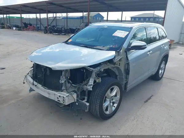 5TDYZRFH9HS224869 2017 TOYOTA HIGHLANDER - Image 2