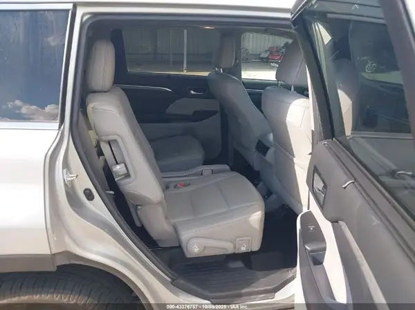 5TDYZRFH9HS224869 2017 TOYOTA HIGHLANDER - Image 8