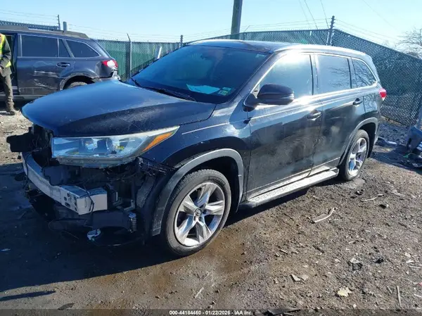 5TDYZRFH9HS227092 2017 TOYOTA HIGHLANDER - Image 2