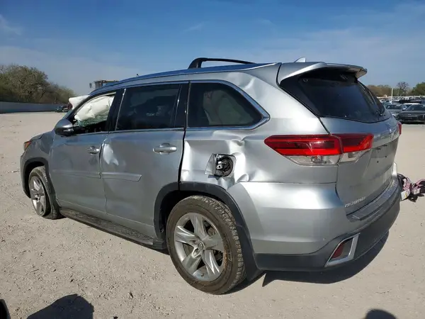 5TDYZRFH9JS235067 2018 TOYOTA HIGHLANDER - Image 2