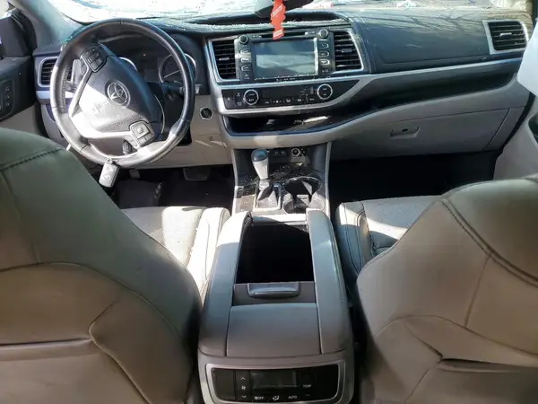5TDYZRFH9JS235067 2018 TOYOTA HIGHLANDER - Image 8
