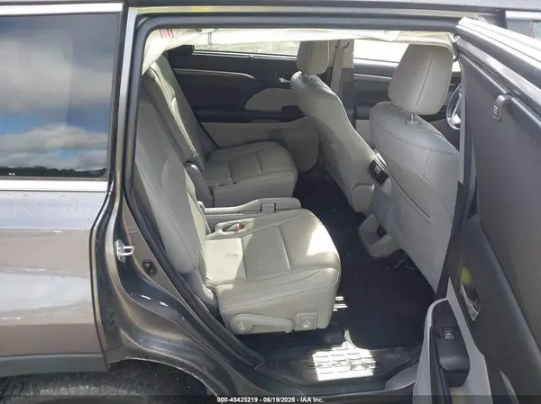 5TDYZRFH9JS243606 2018 TOYOTA HIGHLANDER - Image 8