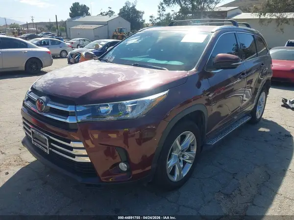 5TDYZRFH9JS248420 2018 TOYOTA HIGHLANDER - Image 2