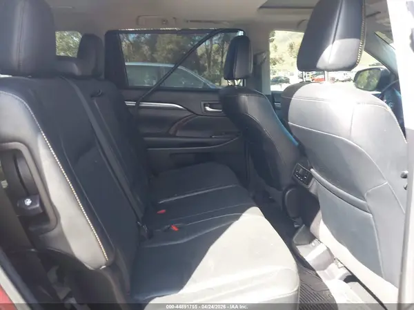 5TDYZRFH9JS248420 2018 TOYOTA HIGHLANDER - Image 8