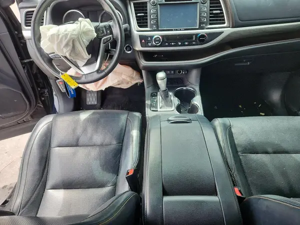5TDYZRFH9JS251799 2018 TOYOTA HIGHLANDER - Image 8