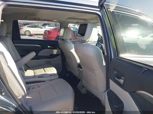 5TDYZRFH9JS257358 2018 TOYOTA HIGHLANDER - Image 8