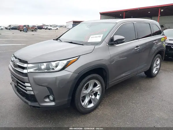5TDYZRFH9JS266559 2018 TOYOTA HIGHLANDER - Image 2