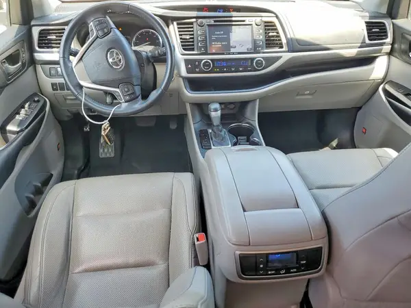 5TDYZRFH9JS273768 2018 TOYOTA HIGHLANDER - Image 8