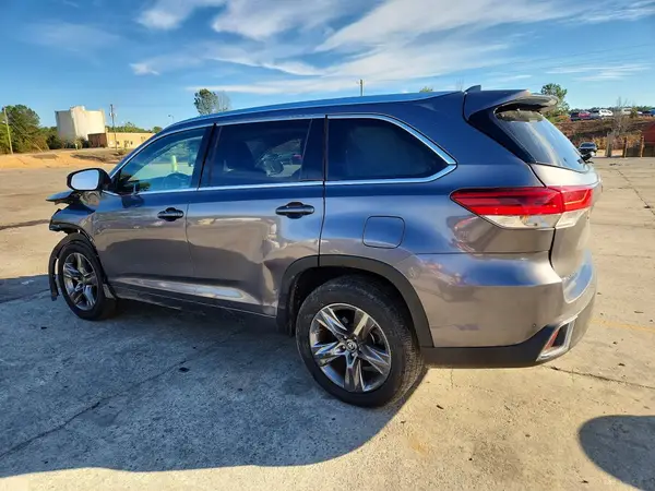 5TDYZRFH9JS274452 2018 TOYOTA HIGHLANDER - Image 2