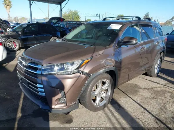 5TDYZRFH9JS275455 2018 TOYOTA HIGHLANDER - Image 2