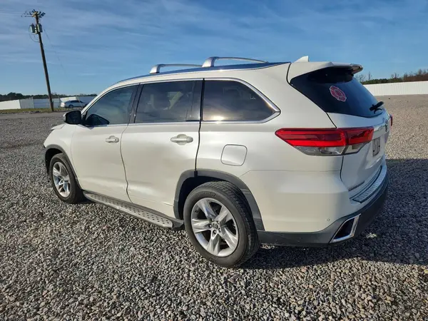 5TDYZRFH9JS276279 2018 TOYOTA HIGHLANDER - Image 2