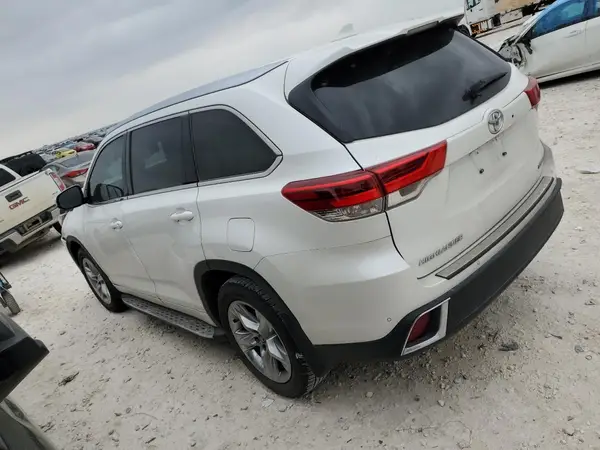 5TDYZRFH9JS276668 2018 TOYOTA HIGHLANDER - Image 2