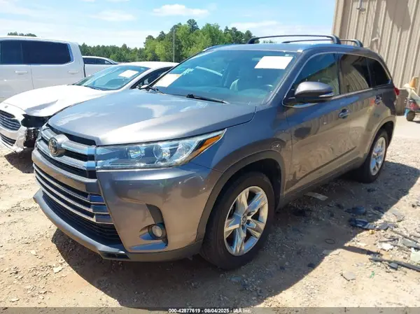 5TDYZRFH9JS277125 2018 TOYOTA HIGHLANDER - Image 2