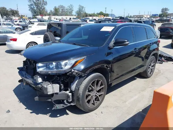 5TDYZRFH9JS279828 2018 TOYOTA HIGHLANDER - Image 2