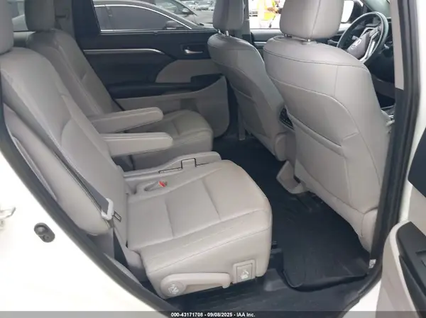 5TDYZRFH9KS303403 2019 TOYOTA HIGHLANDER - Image 8