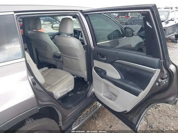 5TDYZRFH9KS318550 2019 TOYOTA HIGHLANDER - Image 8