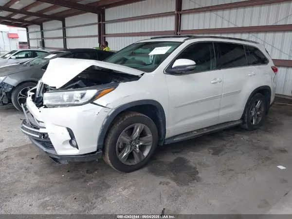 5TDYZRFH9KS324154 2019 TOYOTA HIGHLANDER - Image 2